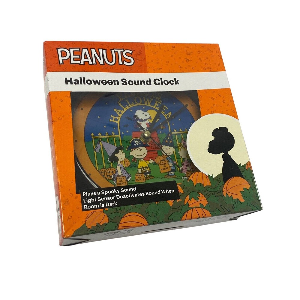 Peanuts Halloween Sound Clock Snoopy Lucy Spooky Sound Light Sensor 8" x 8"